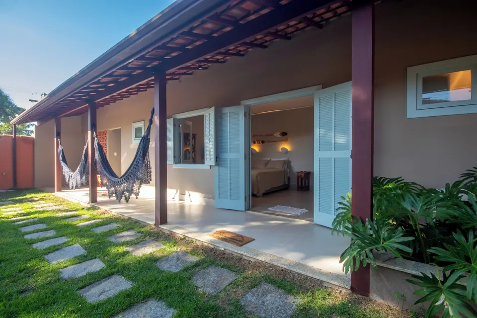 Ala de quartos aberta para o jardim plano